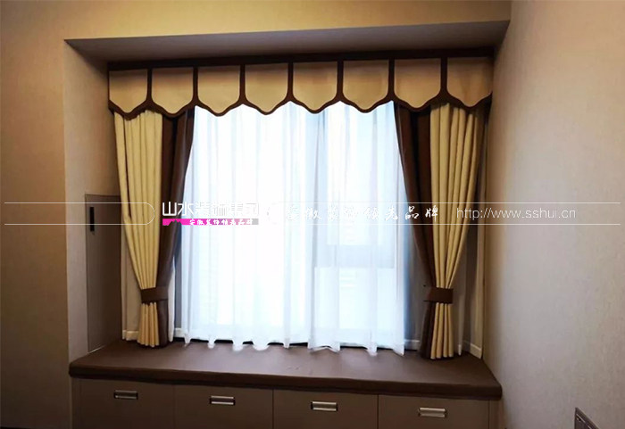 飄窗窗簾靠牆還是靠窗好(hǎo)(hǎo) 飄窗窗簾靠牆還是靠窗好(hǎo)(hǎo)